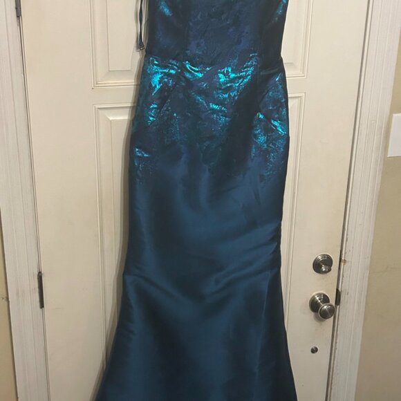 NWT Jovani Strapless Floral Embroidered Gorgeous Gown with Shawl - Picture 2 of 3